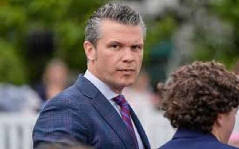  Trump Backs Hegseth ‘I Don’t View Signal as Important’