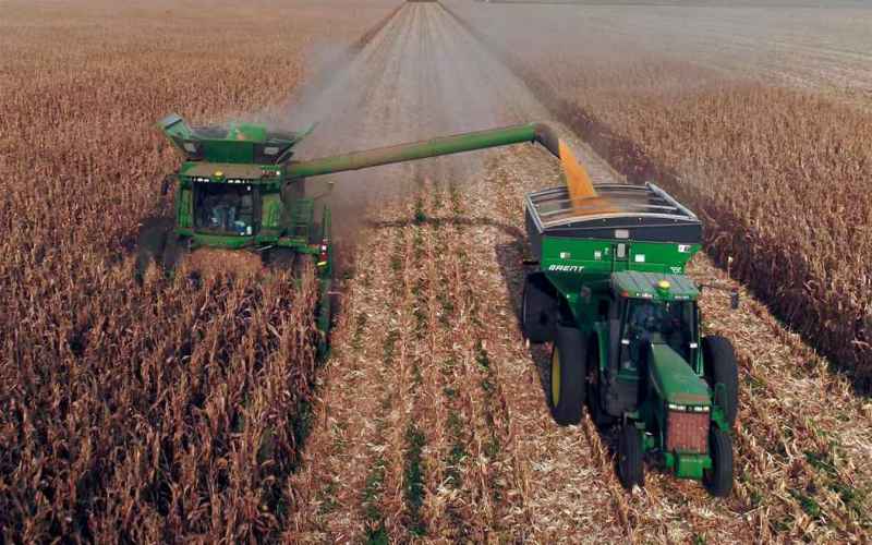  John Deere Revolutionizing Farming – With High Tech Robot Tractors