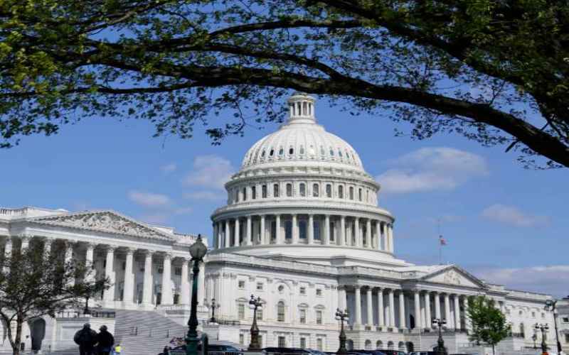  Senate Dems Revive Congressional Stock Trading Ban