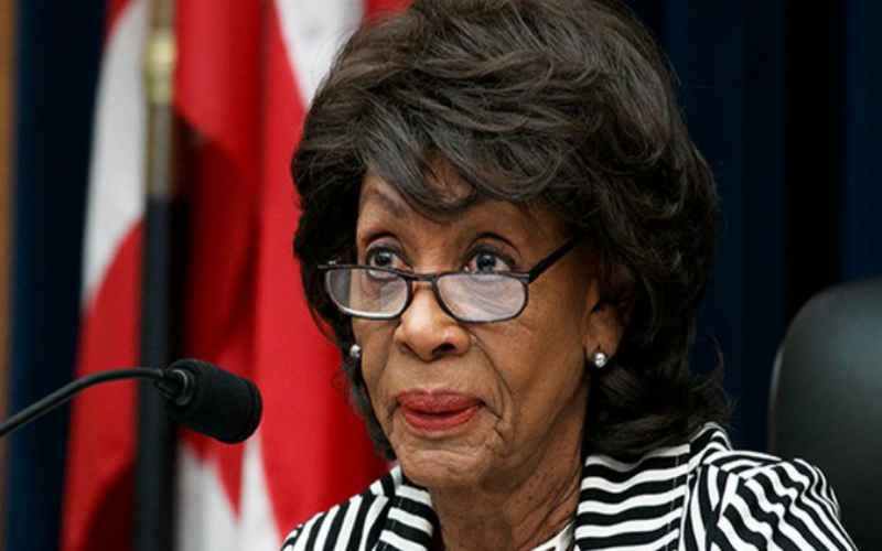  Maxine Waters’ Cranky Response to Scott Bessent’s Light-Hearted Anecdote