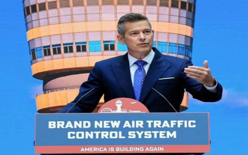 Transportation Secretary Calls for Urgent Overhaul of Aging Air Traffic System