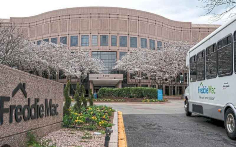  Trump Considering Taking Fannie Mae and Freddie Mac Public