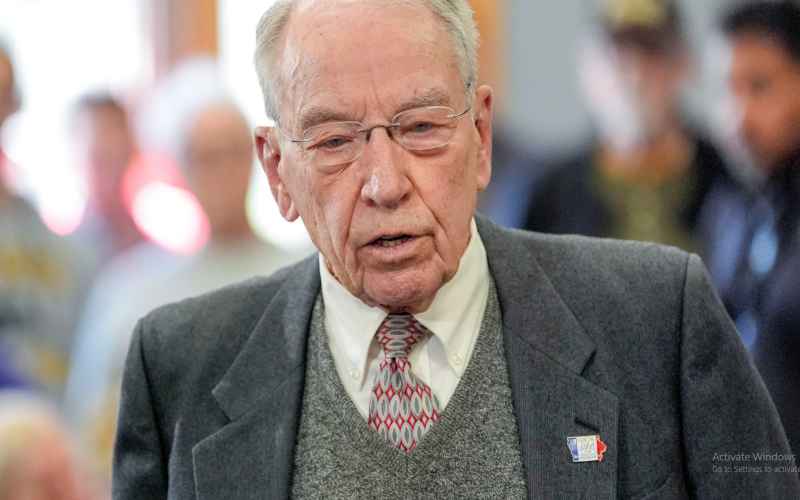  Sen. Grassley to Trump. Put Tougher Sanctions on Russia