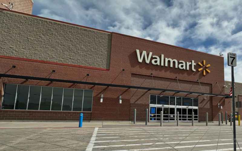  Trump Tells Walmart to ‘Eat the Tariffs’ as Retailer Warns of Steep Price Hikes