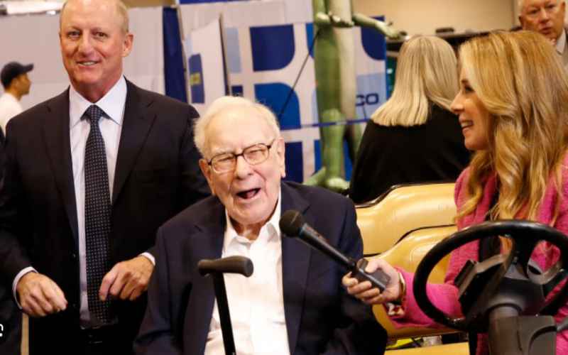  Warren Buffett Unexpectedly Steps Down After Over 60 Years, Sparking Market Speculation