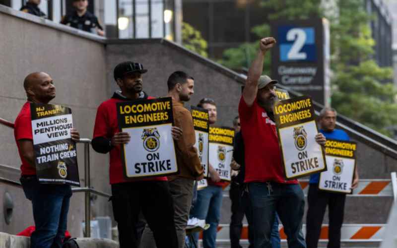  New Jersey Transit Strike Well Into 2nd Day
