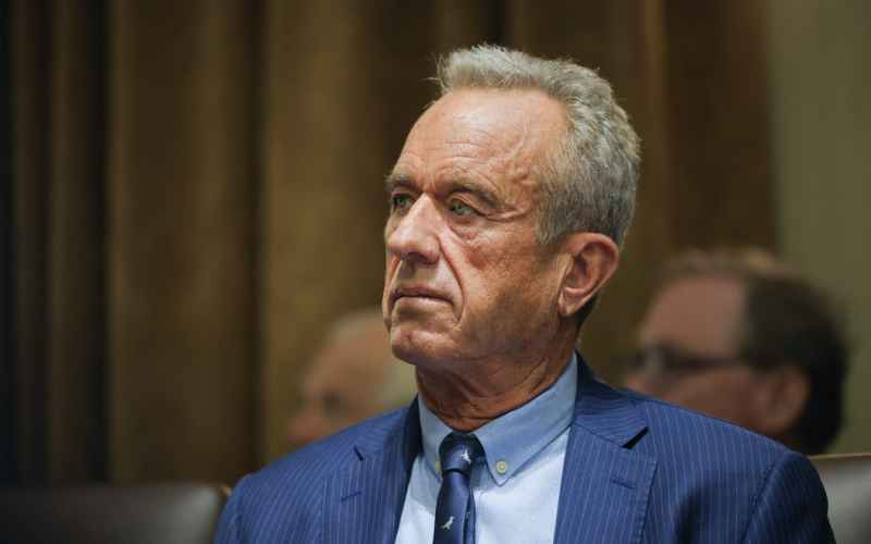  Scary Moment As Turmoil Erupts from Protesters Right Behind RFK Jr. During HHS Cong. Hearing