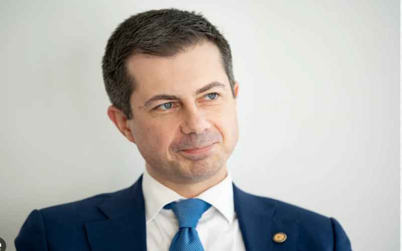  Buttigieg Leads 2028 Democrat Field, Poll Shows