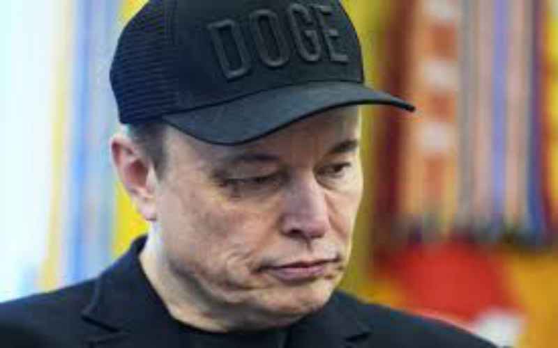 Musk Shows Up at White House Event With a Black Eye